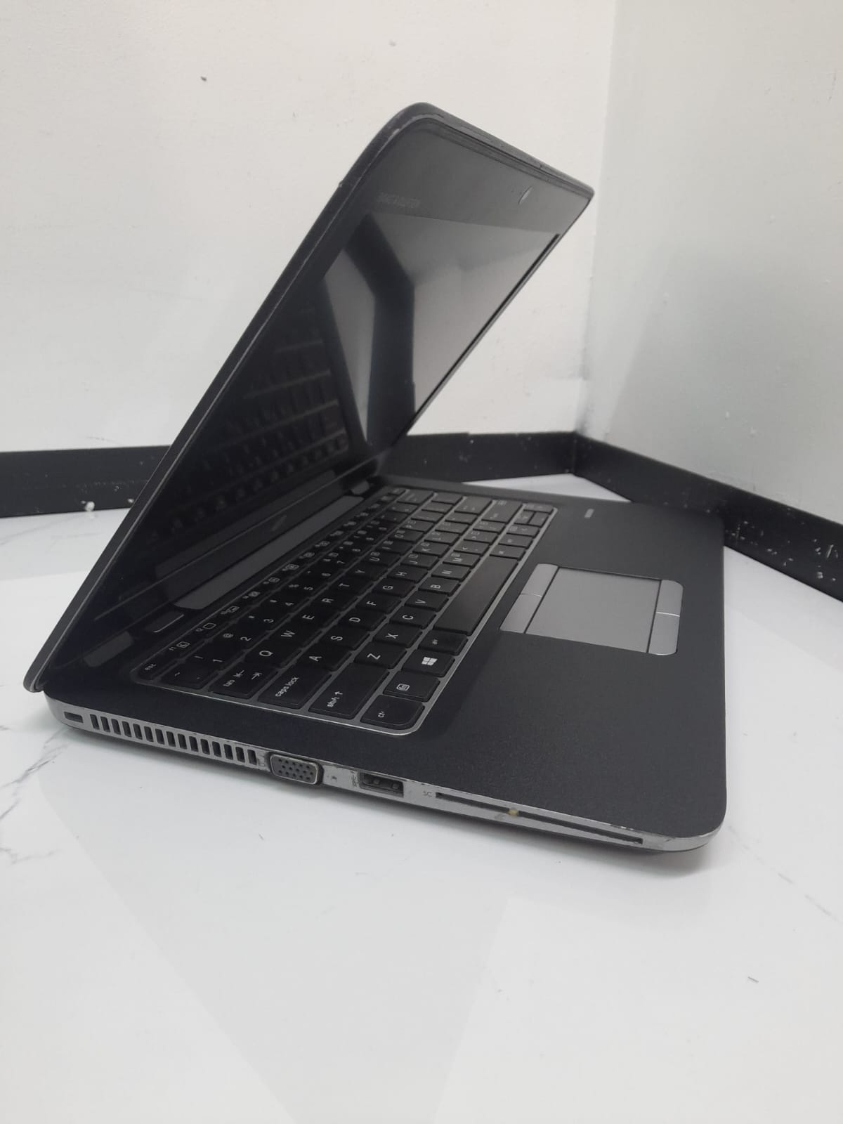 HP Elitebook 820 G3 Corei I5 6ta Generacion - Imagen 3