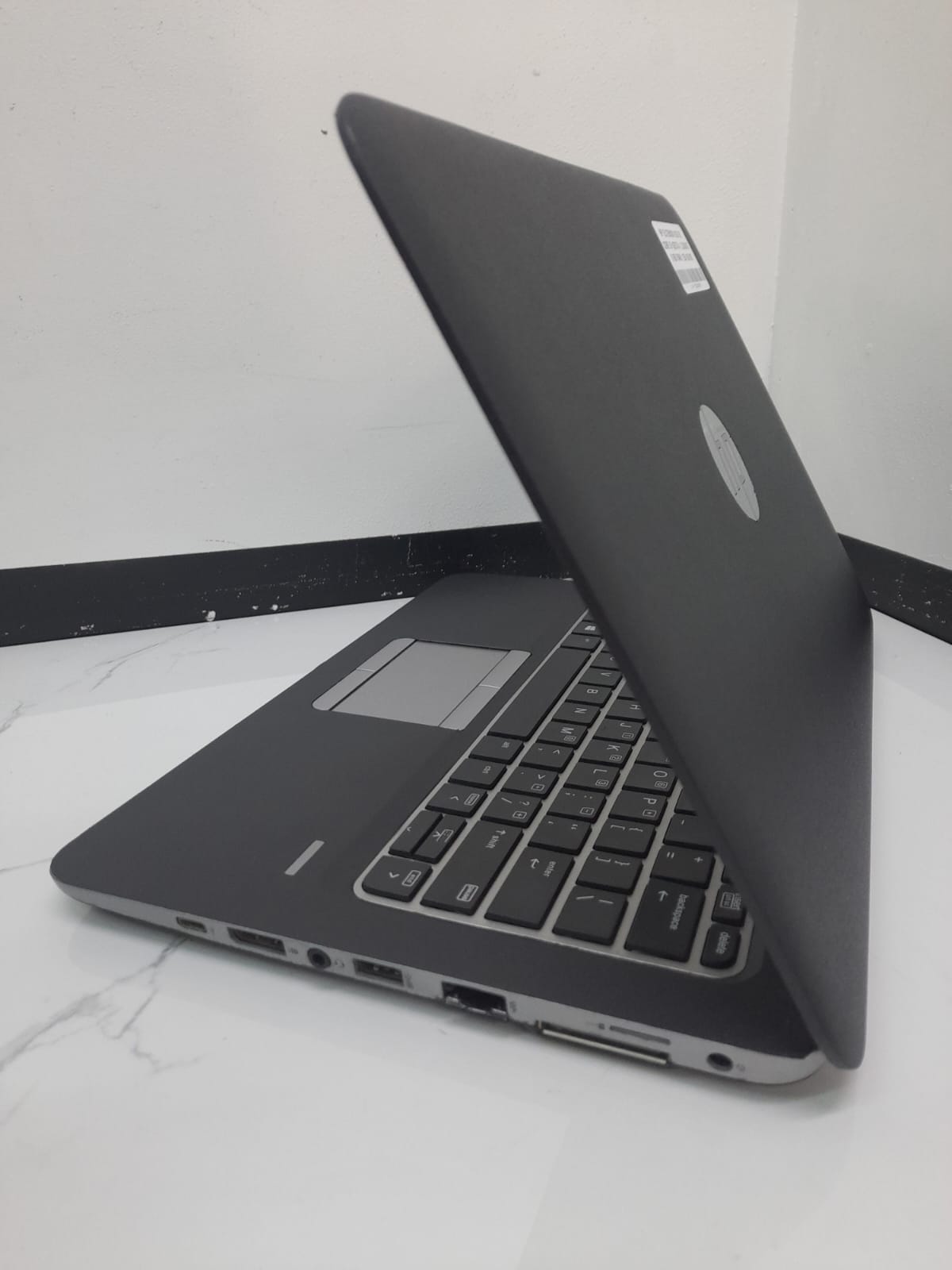 HP Elitebook 820 G3 Corei I5 6ta Generacion - Imagen 2