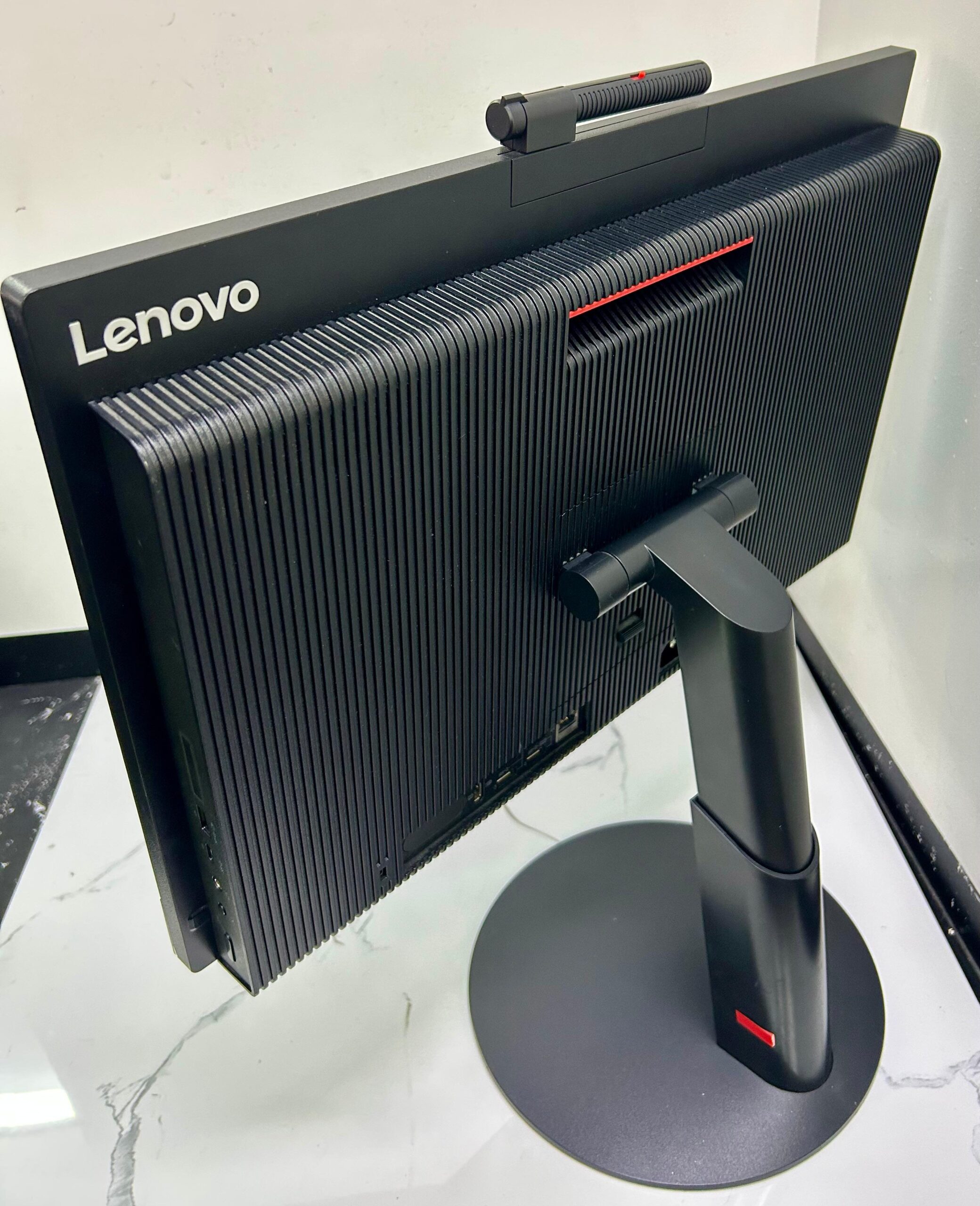 Lenovo IdeaCentre M820z 21.5″ – Core i5 8va Gen - Imagen 2