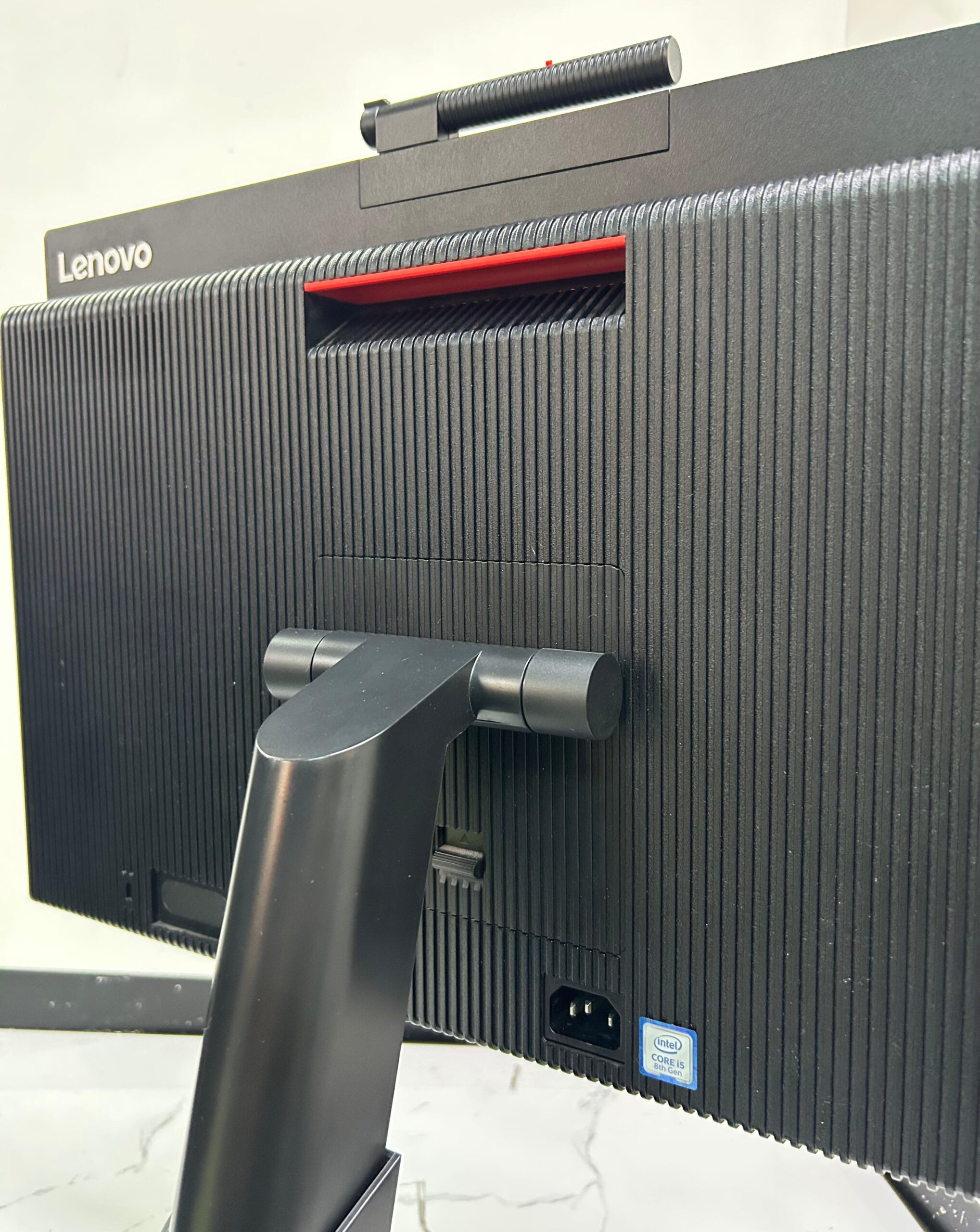 Lenovo IdeaCentre M820z 21.5″ – Core i5 8va Gen - Imagen 3