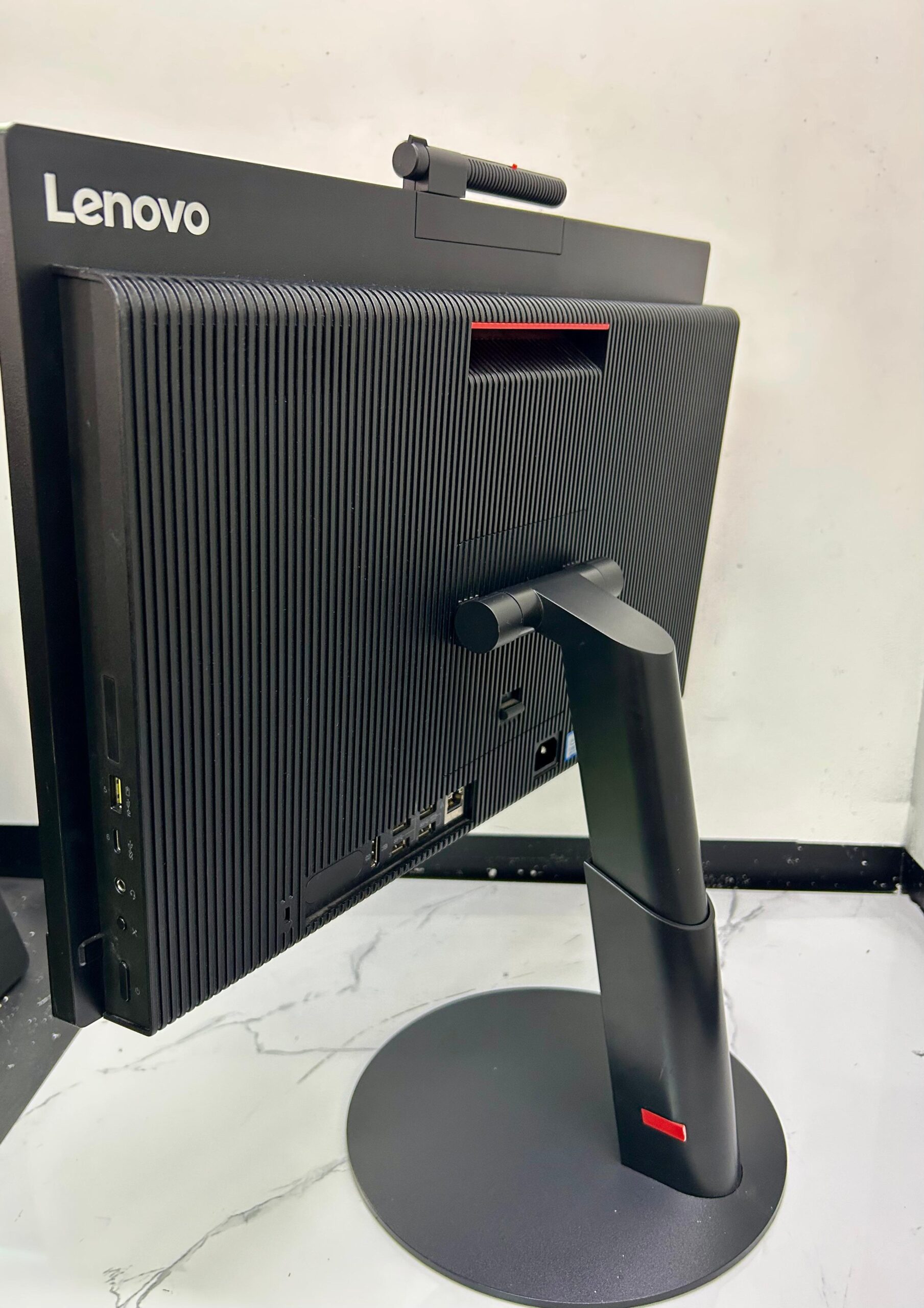 Lenovo IdeaCentre M820z 21.5″ – Core i5 8va Gen - Imagen 4