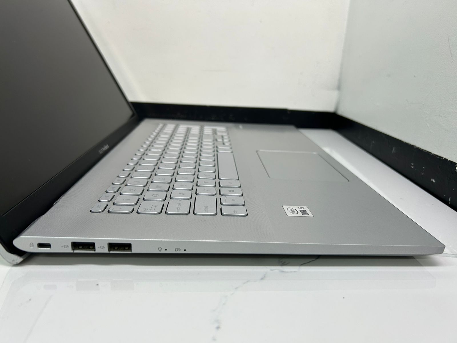 Asus VivoBook X712J Core i5 10ma - Imagen 3