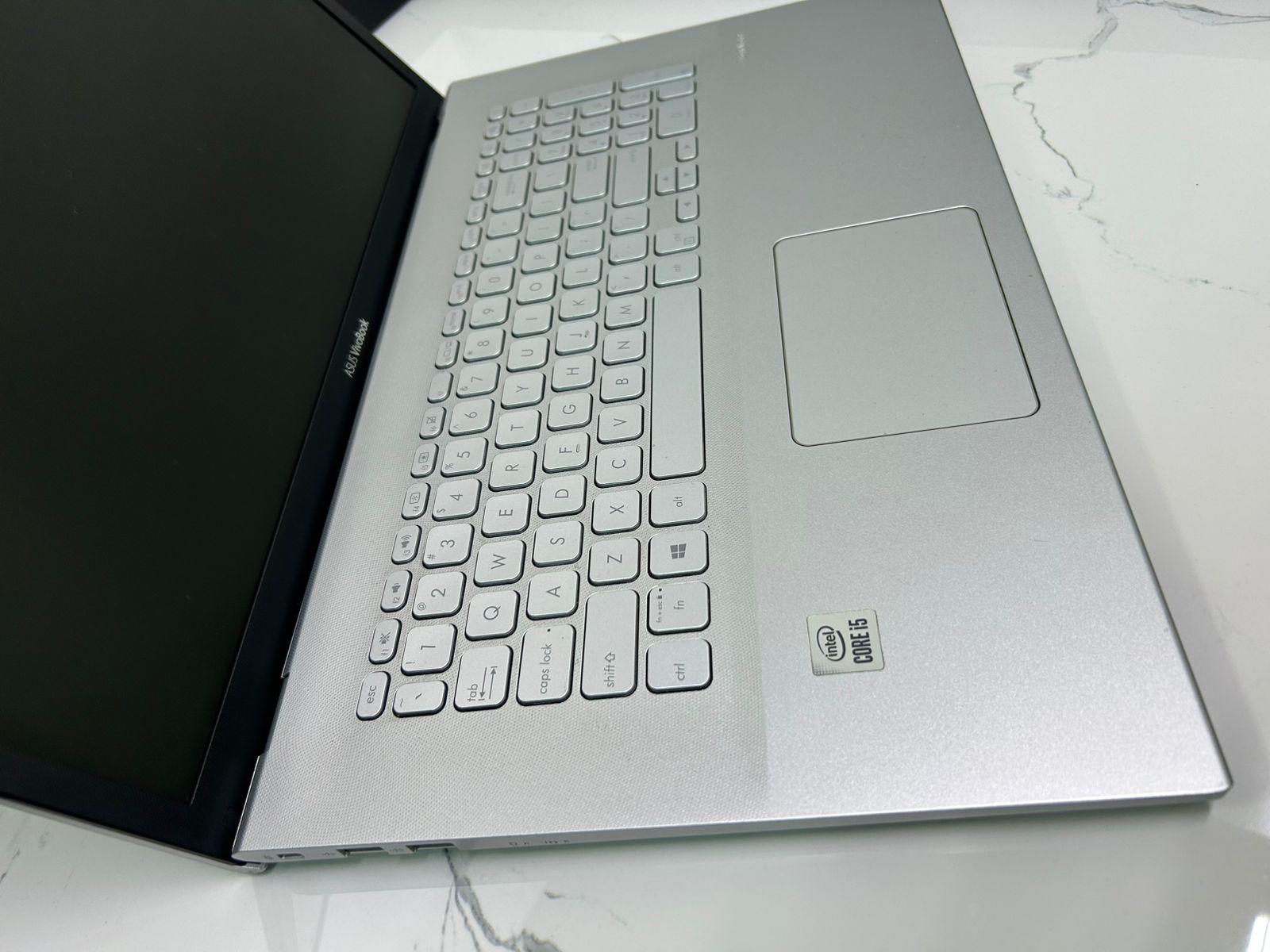 Asus VivoBook X712J Core i5 10ma - Imagen 2