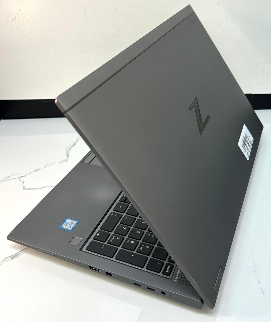 HP ZBook Fury 15 Xeon NVIDIA Quadro T2000 4 GB - Imagen 5