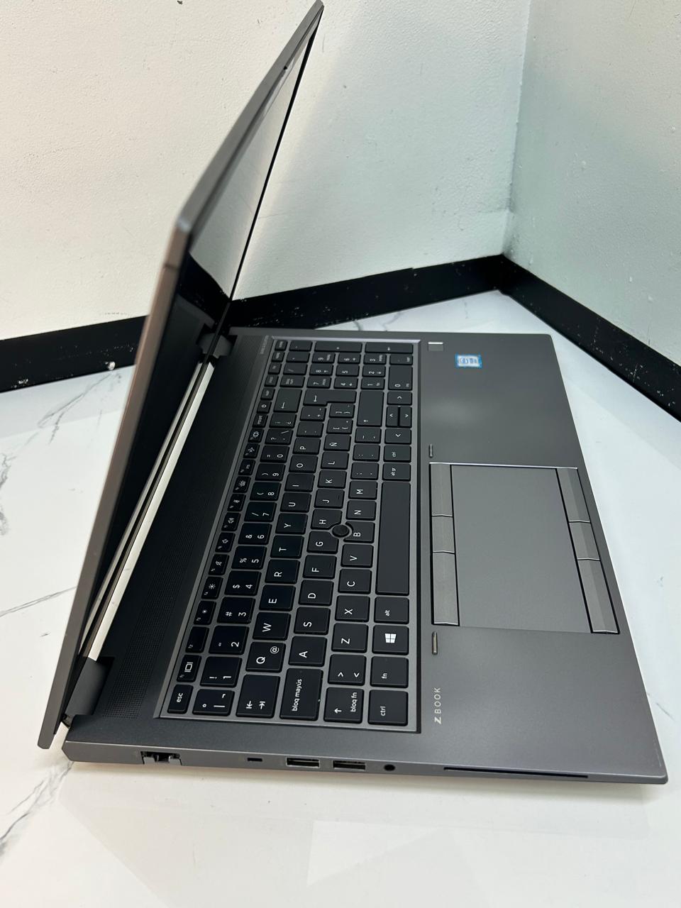 HP ZBook Fury 15 Xeon NVIDIA Quadro T2000 4 GB - Imagen 6